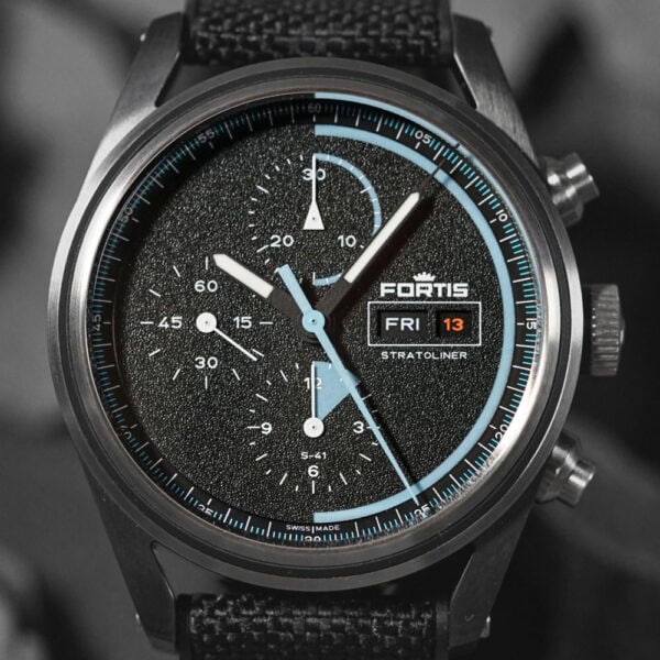 4 FORTIS Stratoliner S-41 Gravity Black auf Hybrid Strap F2340018