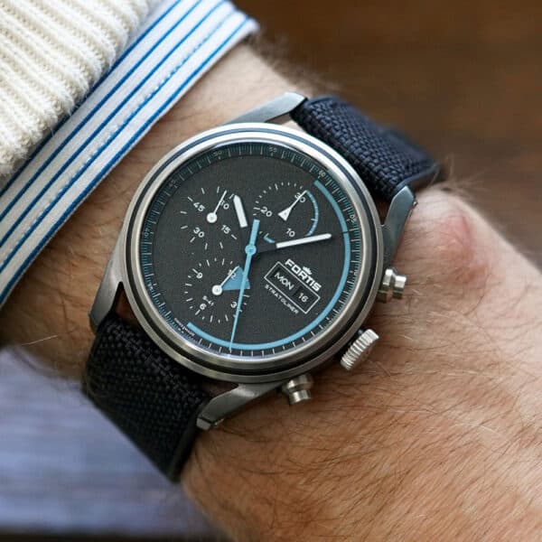 5 FORTIS Stratoliner S-41 Gravity Black auf Hybrid Strap F2340018