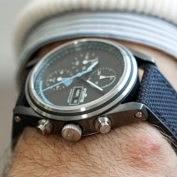 6 FORTIS Stratoliner S-41 Gravity Black auf Hybrid Strap F2340018