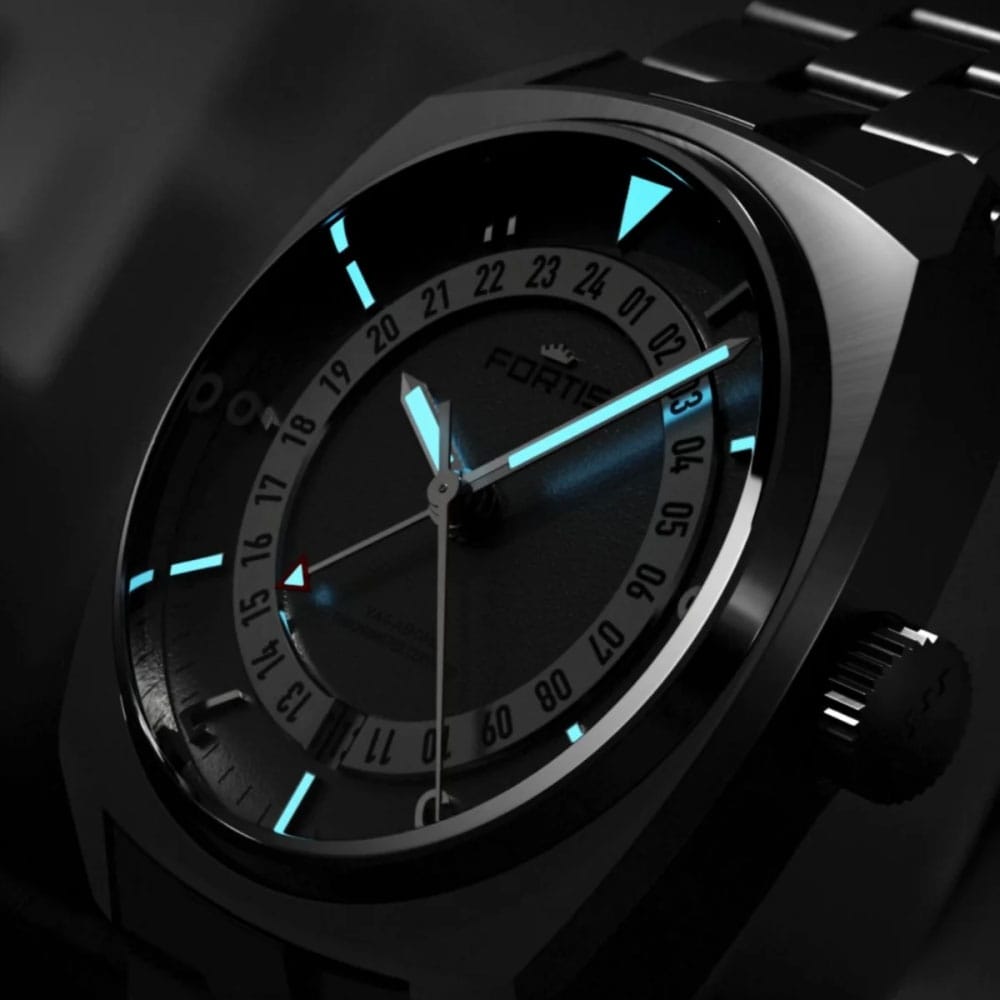 5 FORTIS Vagabound V-40 Stormy Gray auf Block Bracelet F6660000 | BURCK Uhrenshop 5 FORTIS Vagabound V-40 Stormy Gray auf Block Bracelet F6660000