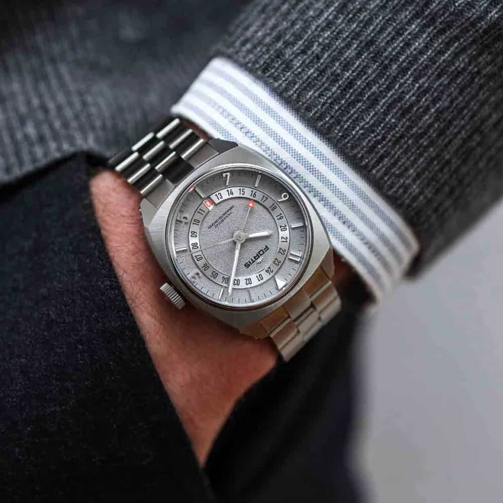 6 FORTIS Vagabound V-40 Stormy Gray auf Block Bracelet F6660000 | BURCK Uhrenshop 6 FORTIS Vagabound V-40 Stormy Gray auf Block Bracelet F6660000