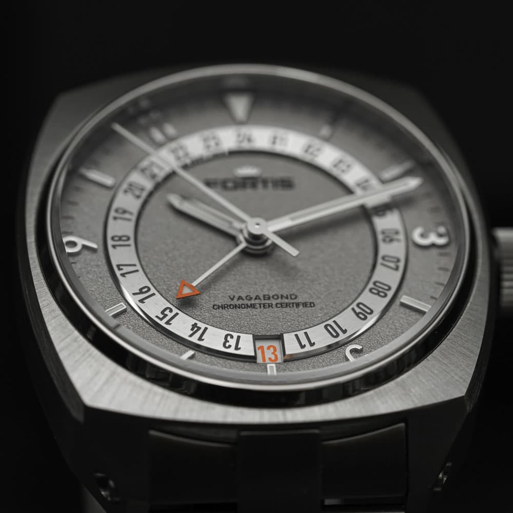 7 FORTIS Vagabound V-40 Stormy Gray auf Block Bracelet F6660000 | BURCK Uhrenshop 7 FORTIS Vagabound V-40 Stormy Gray auf Block Bracelet F6660000