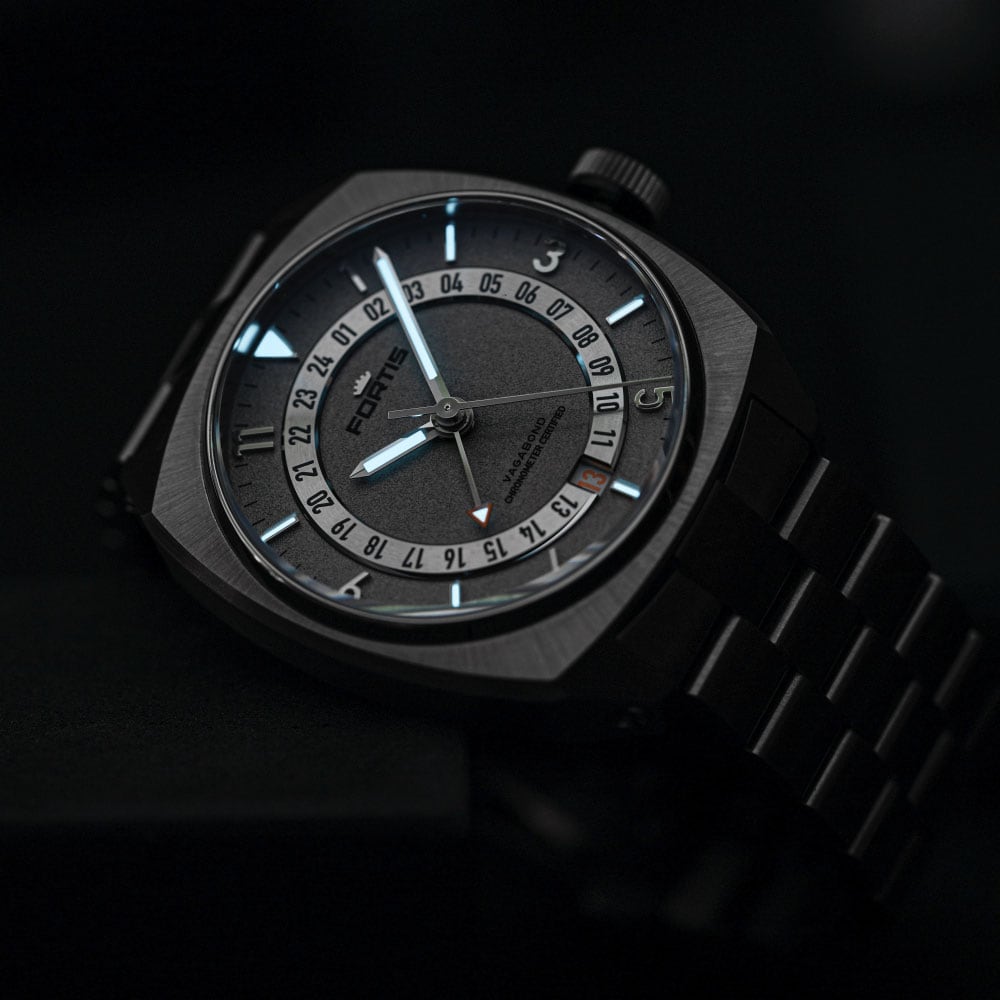 8 FORTIS Vagabound V-40 Stormy Gray auf Block Bracelet F6660000 | BURCK Uhrenshop 8 FORTIS Vagabound V-40 Stormy Gray auf Block Bracelet F6660000